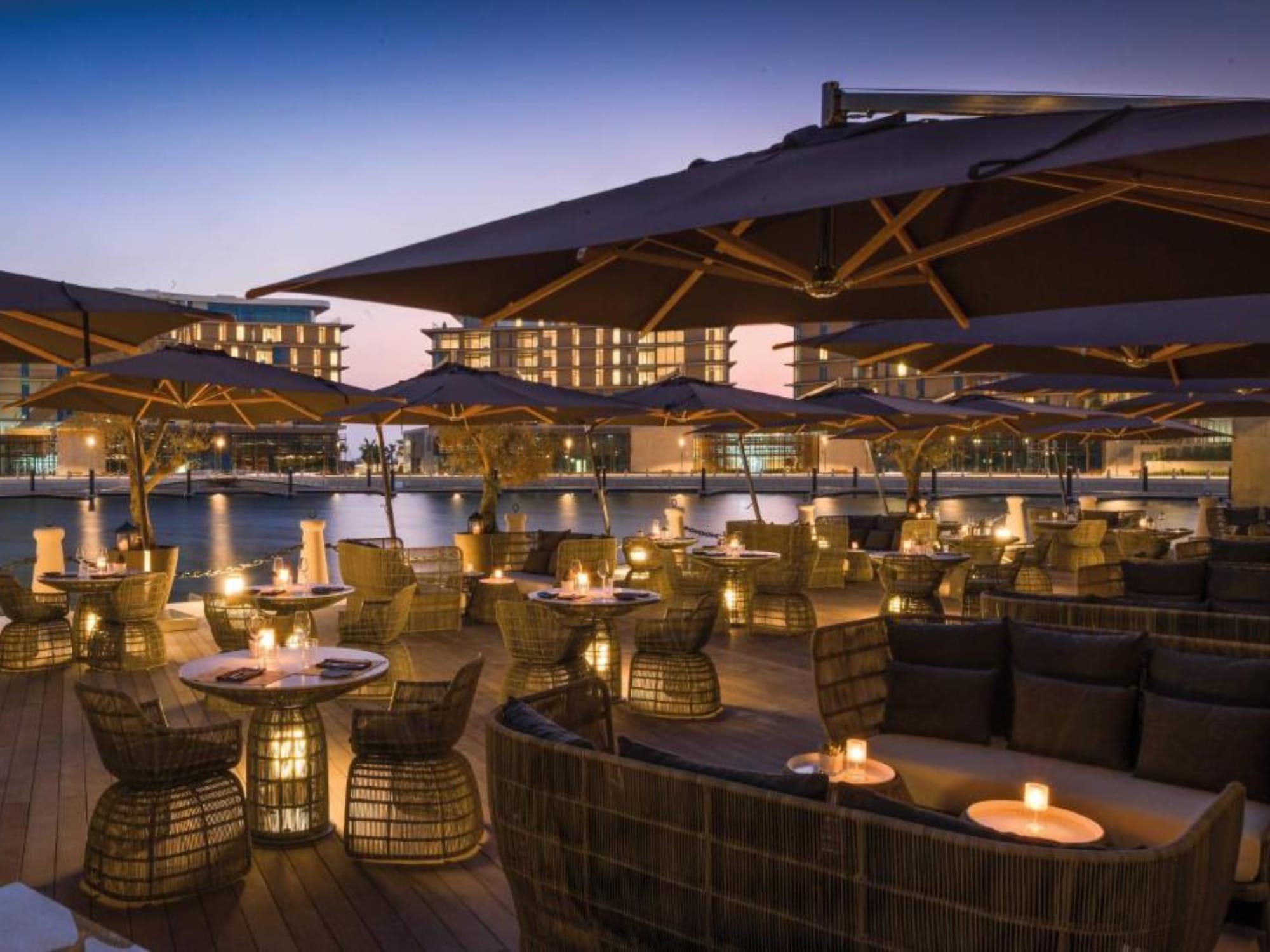 6 Restaurantes en Dubái con vistas al atardecer_Bulgari Yacht Club Restaurant