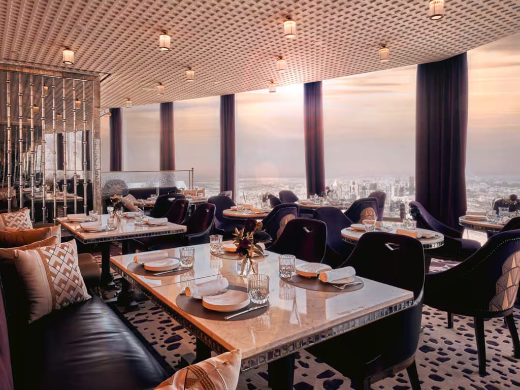 Restaurante con vistas al Burj Khalifa. At.mosphere